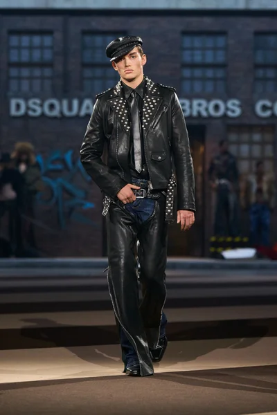 Look 15